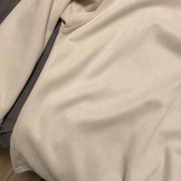 Men's beige long-sleeved T-shirt with simple round neck - Picture 9 of 16